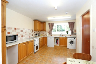 Fully fitted kitchen